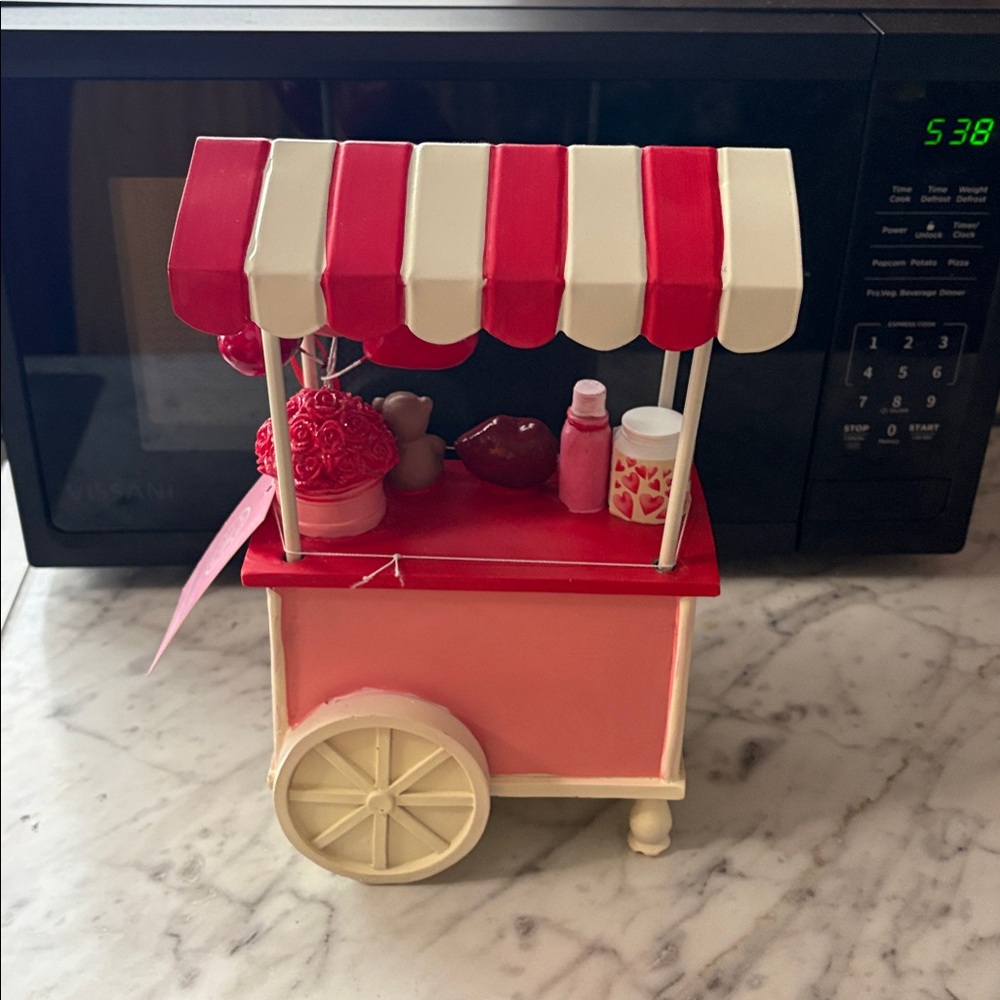NWT/Martha Stewart Seasonal Valentine Kiosk Decor - Red & Cream - Picture 6 of 17